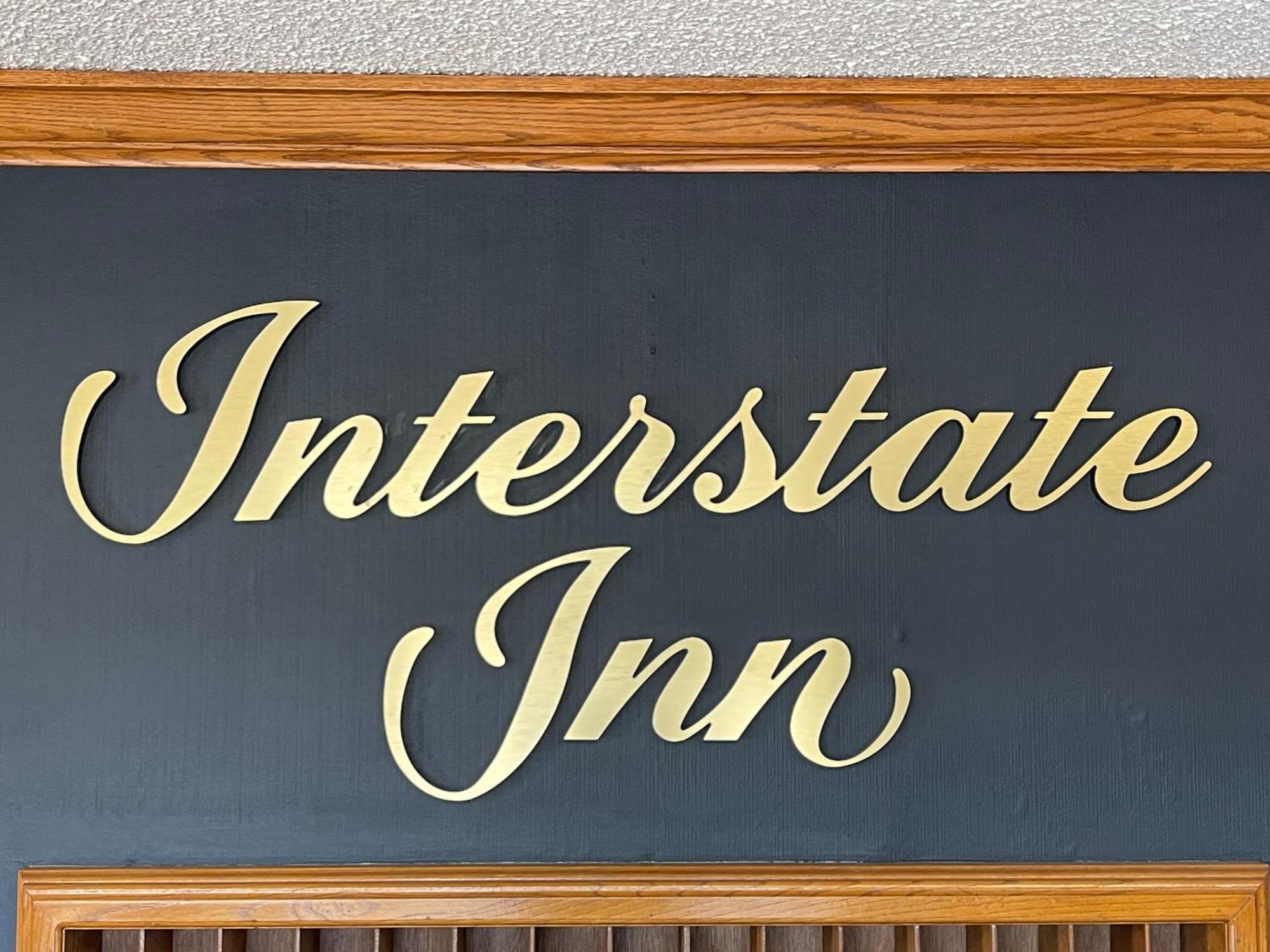 Interstate Inn Roland Экстерьер фото